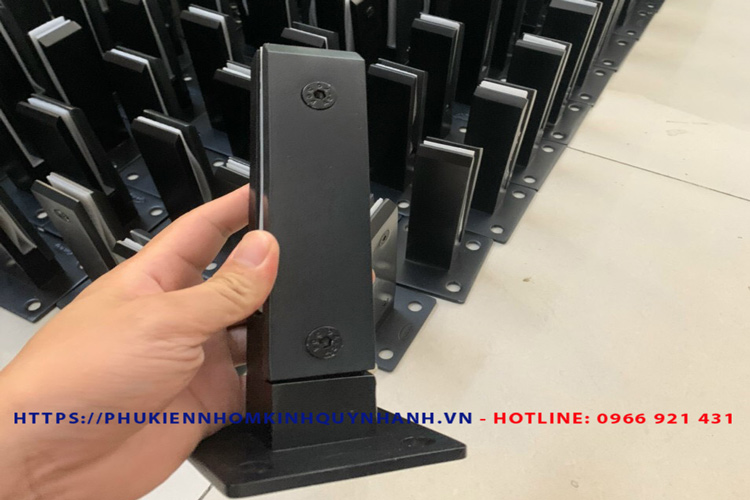 Ưu điểm khi sử dụng Trụ ngàm 1 Trụ ngàm vuông màu đen huyền bí mạnh mẽ