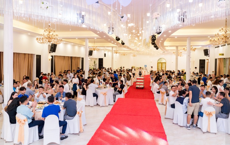 Tổng kho phụ kiện nhôm kính Quỳnh Anh tỏa sáng cùng 