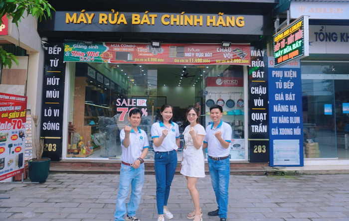 Ngoài cửa hàng cung cấp phụ kiện nhôm kính, Quỳnh Anh còn cung cấp phụ kiện bếp chính hãng chất lượng với showroom cạnh phụ kiện nhôm kính để thuận tiện cho quý khách hàng tìm kiếm và lựa chọn