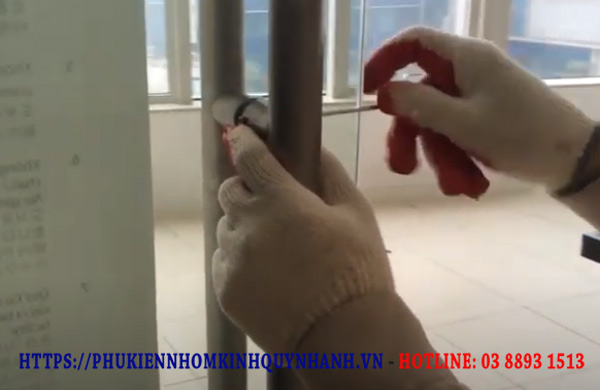 Những lưu ý quan trọng khi lắp tay nắm cửa kính 1 Những lưu ý quan trọng khi lắp tay nắm cửa kính 1